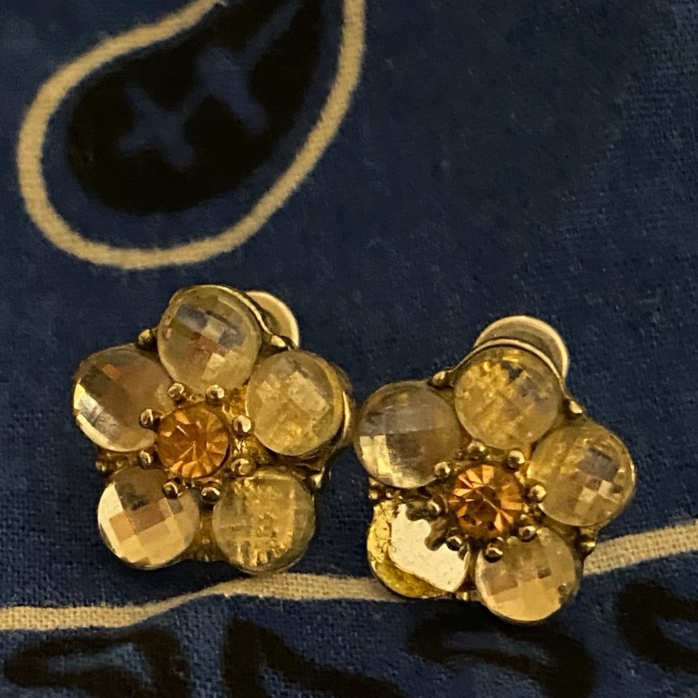 Flower Statement Stud Earrings - Picture 2 of 3
